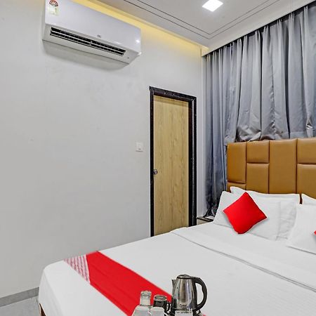 Hotel O Royal Orbit Szúrat Kültér fotó