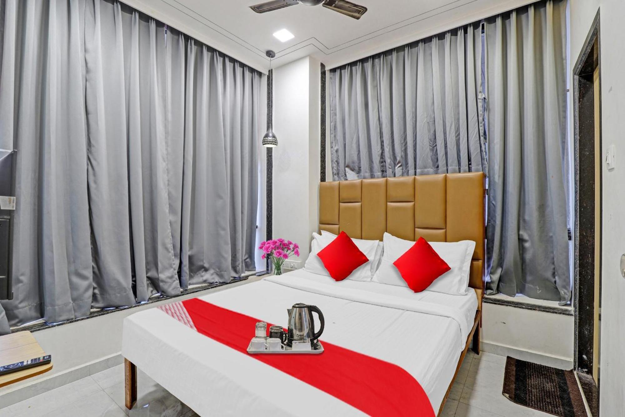Hotel O Royal Orbit Szúrat Kültér fotó
