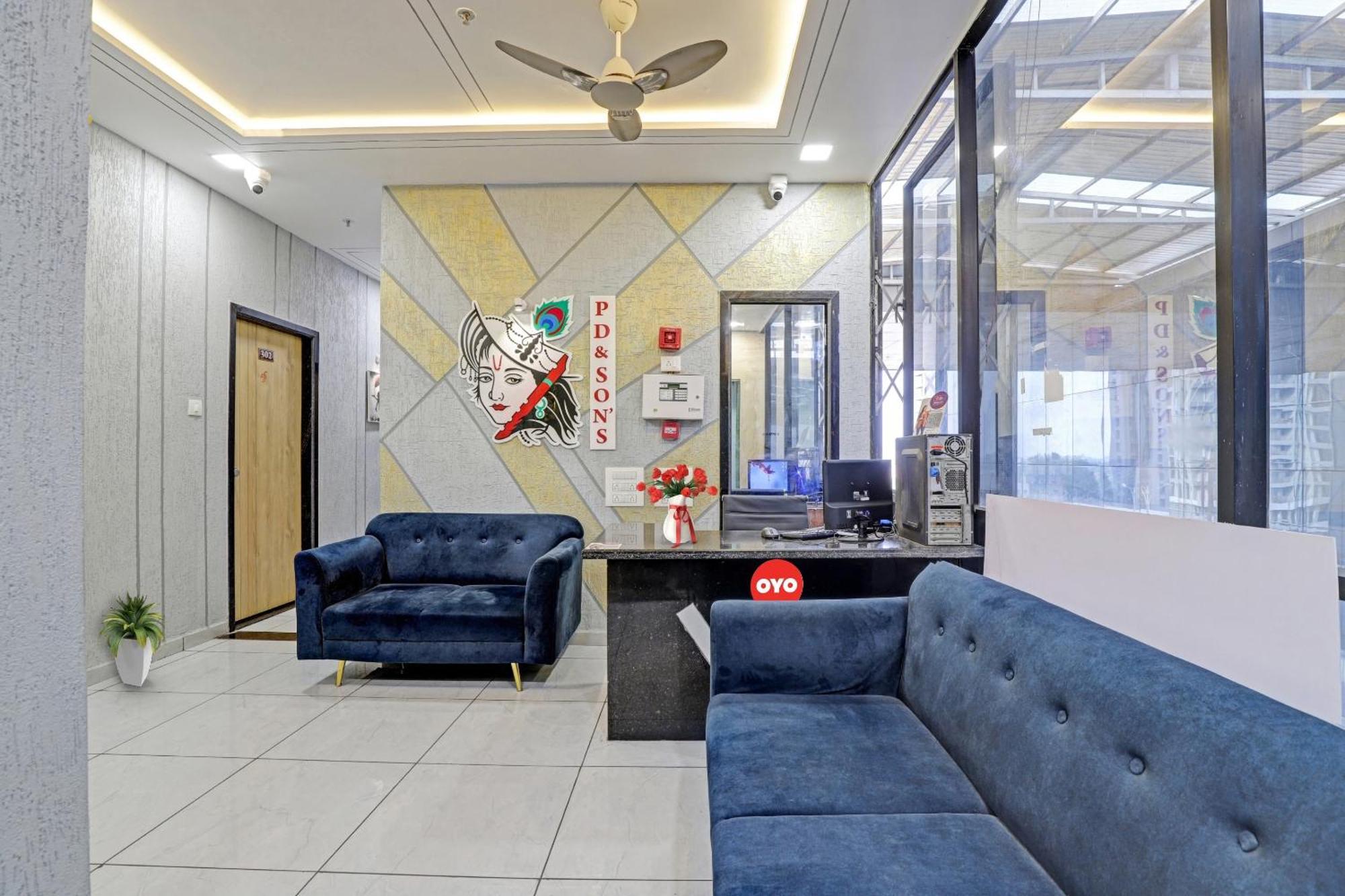 Hotel O Royal Orbit Szúrat Kültér fotó